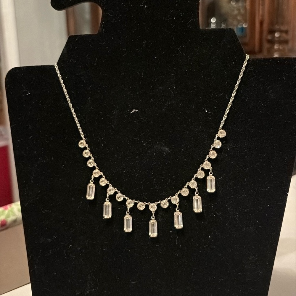 Rhinestone vintage necklace, like new, no wear, 15 inches.